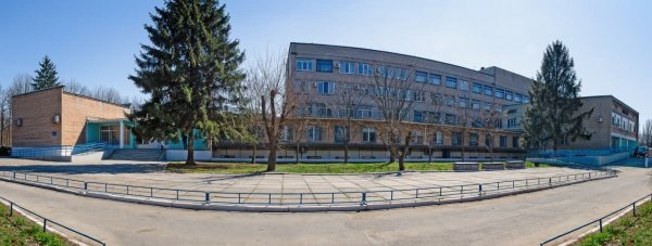 Вид збоку лікарні